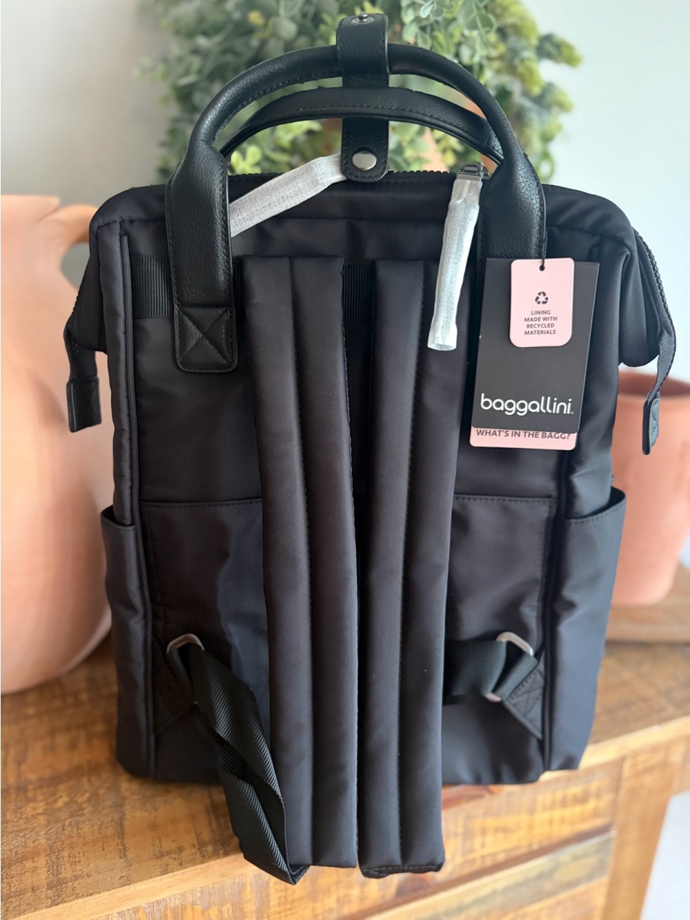 Baggallini Soho Backpack Black- Sleek Everyday/ Travel Bag NWT - Picture 5 of 11